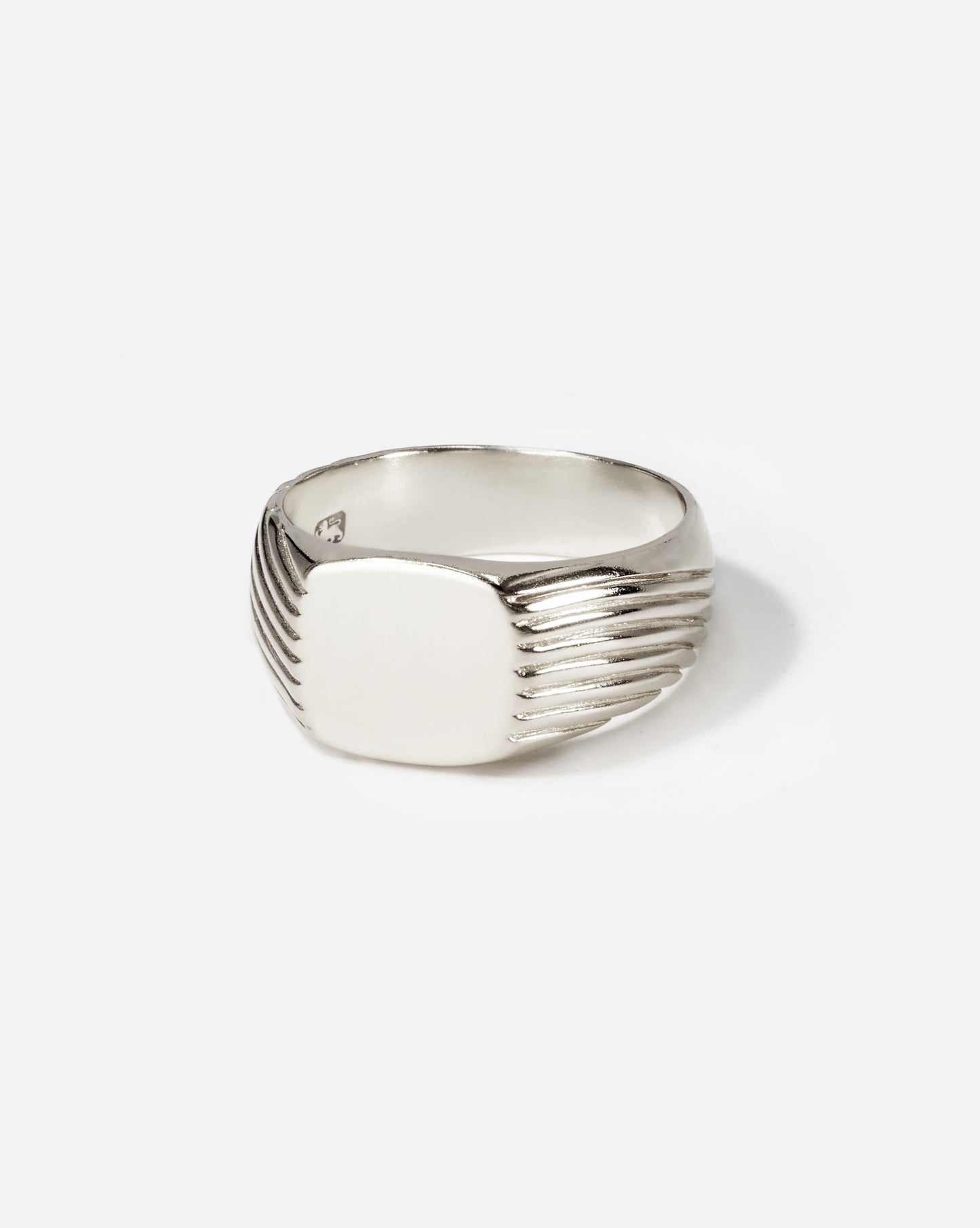 BØME Esker Ring—nature-inspired men’s ring with glacial ridge detailing and optional signature flower, perfect for a unique, handcrafted style.