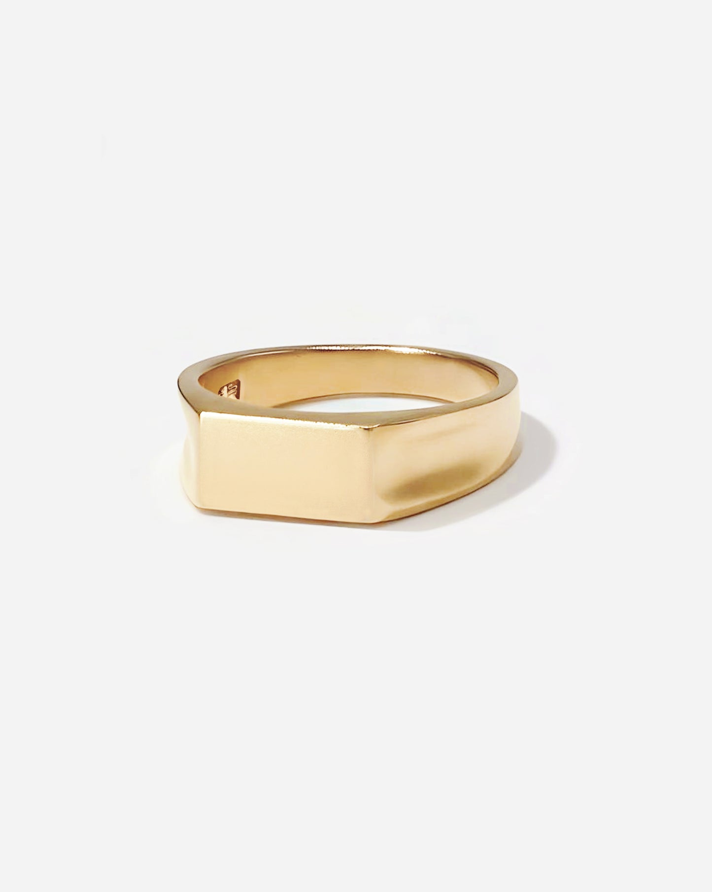 BØME Gold Vale Ring for men featuring a unique concave design, inspired by a tranquil water cradle for a graceful, statement look