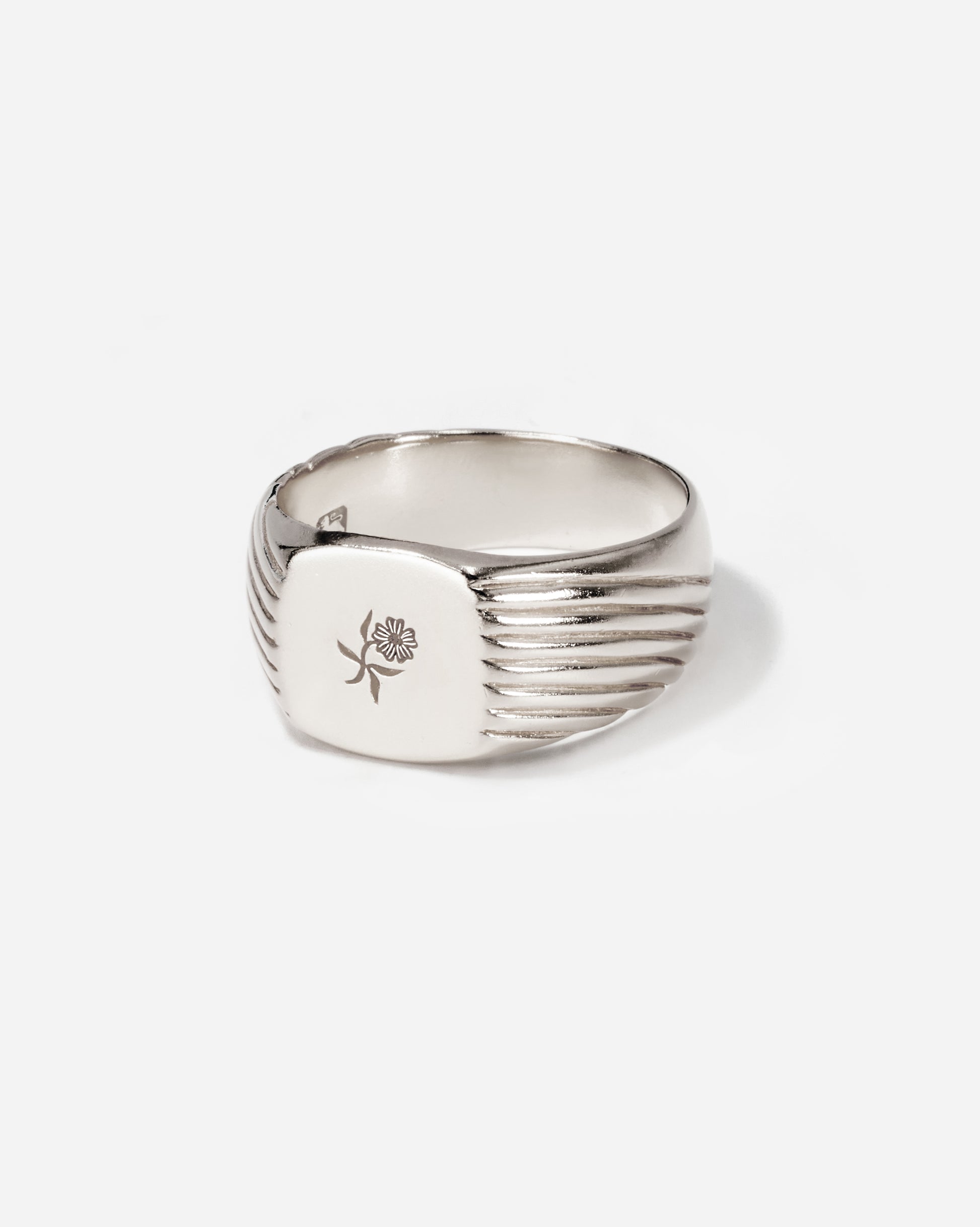 Men’s Esker Ring by BØME: a handcrafted, nature-inspired men’s jewelry piece with sinuous ridges shaped by ancient glaciers and a signature flower mark for a unique style statement.
